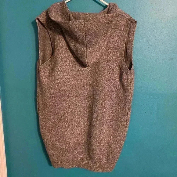 Look By M New York Gray Cardigan Vest With Hood - Picture 5 of 5